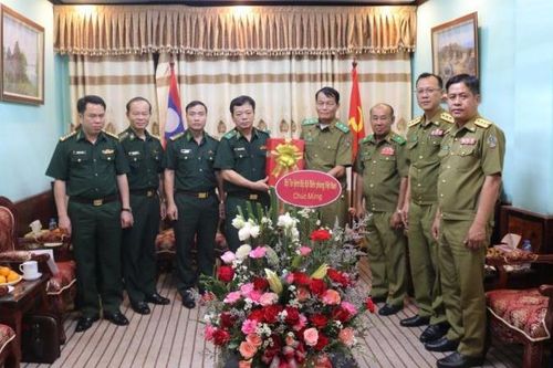 Thiếu tướng Nguyễn Văn Thiện thăm, chúc tết các lực lượng vũ trang Lào