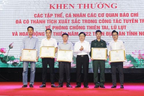 Nghệ An: Khen thưởng các cơ quan báo chí, nhà báo thực hiện tốt công tác tuyên truyền