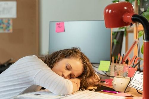 Loạt doanh nghiệp ở Anh thu hút lao động Gen Z bằng 'thứ Sáu nghỉ việc sớm'