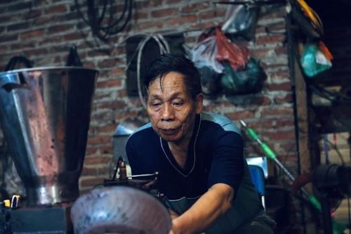 Lưu giữ nghề làm hương đen truyền thống làng Chóa tại tỉnh Bắc Ninh