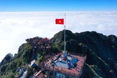 Chinh phục đỉnh Fansipan ngắm biển mây, bạn đã thử chưa?