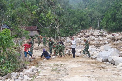 Tình quân dân trên đại ngàn Sơn Tây
