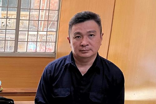 Khai hải quan gian dối để buôn lậu