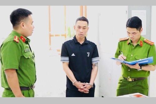 Bắt đối tượng trộm hàng chục điện thoại của cửa hàng FPT