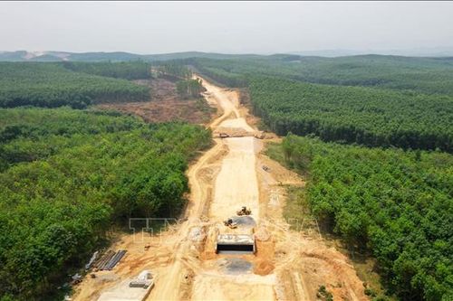 Quảng Trị: Bổ sung mỏ đất làm vật liệu cho cao tốc Vạn Ninh - Cam Lộ