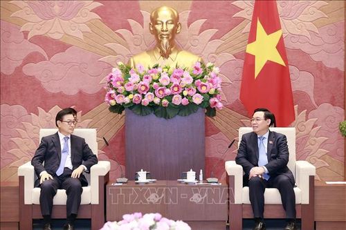 Chủ tịch Quốc hội Vương Đình Huệ tiếp Tổng Giám đốc Công ty Luật Kim & Chang