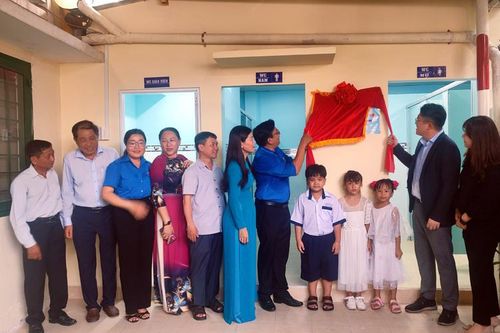 TP Hồ Chí Minh: Bàn giao công trình xây mới nhà vệ sinh trong trường học