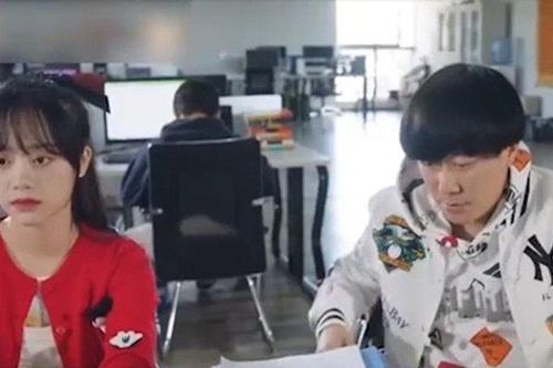 'Oan gia ngõ hẹp' khi chàng trai nghỉ việc sang chỗ mới vẫn gặp sếp cũ