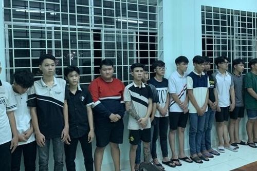Không đồng ý nhóm trường khác gọi là 'giang hồ mạng', hai nhóm học sinh hỗn chiến