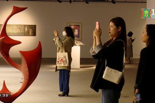 Trưng bày gần 100 tác phẩm 'Những người làm vườn'