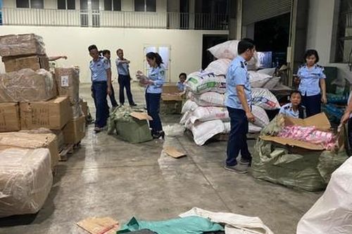 TPHCM: Liên tiếp phát hiện nhiều hàng hóa vi phạm trị giá hàng tỷ đồng