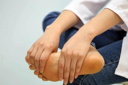 Nhức mỏi tay chân là bệnh gì?