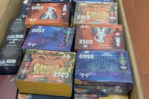 Thu giữ gần 800 điếu thuốc lá điện tử