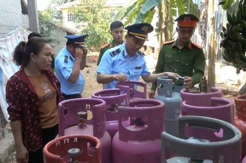 Quảng Bình: Phát hiện sản phẩm có dấu hiệu giả mạo PETROLIMEX
