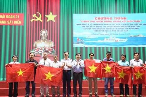Quảng Nam: Tuyên truyền chống khai thác hải sản bất hợp pháp