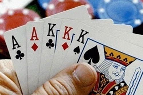 Bắt quả tang 14 người ở sới bạc, tạm giữ 105 triệu đồng