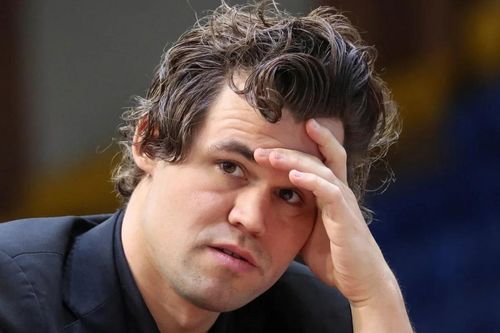 Vua cờ Carlsen thua cay đắng vì cú di chuột lỗi