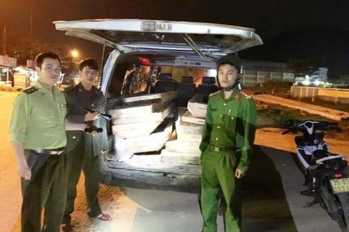Bí mật bên trong ôtô 16 chỗ tháo ghế ngồi, không có tem đăng kiểm