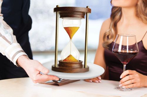 Nhà hàng Mỹ đuổi khách về nếu ngồi ăn quá lâu