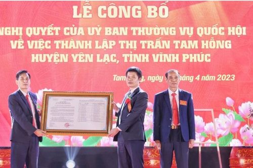 Công bố Nghị quyết thành lập thị trấn Tam Hồng