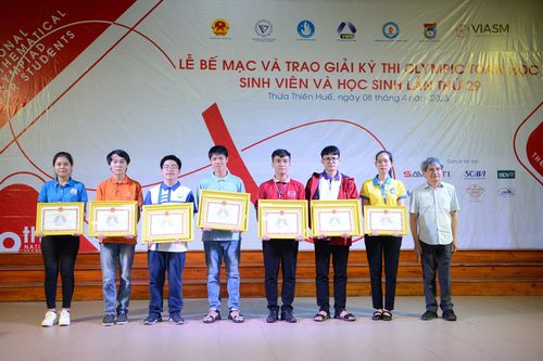 Trao giải kỳ thi Olympic Toán học SV và HS lần 29
