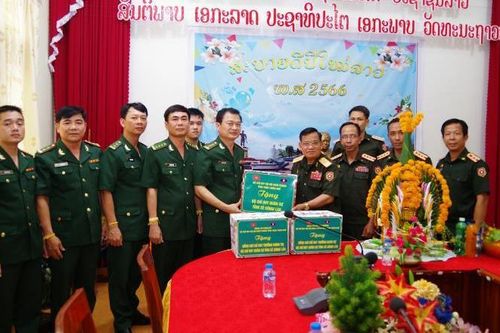 BĐBP Thừa Thiên Huế chúc Tết cổ truyền Bunpimay lực lượng vũ trang tỉnh Salavan và Sekong, Lào