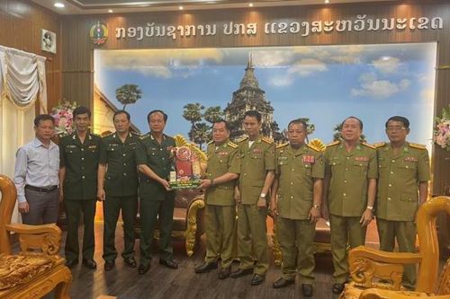 BĐBP Quảng Trị chúc Tết cổ truyền Bunpimay lực lượng vũ trang hai tỉnh Salavan và Savannakhet, Lào