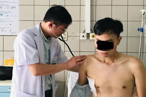 Nam sinh mang khối u khổng lồ đã được phẫu thuật thành công và ra viện