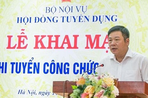 Bộ Nội vụ chiêu mộ 7 sinh viên tốt nghiệp xuất sắc vào công chức
