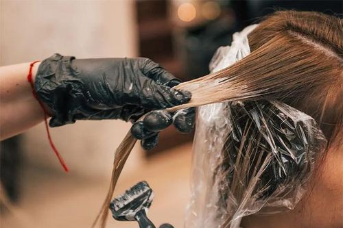 Mắc xơ gan sau 10 năm nhuộm tóc