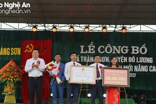 Xã Tràng Sơn (Đô Lương) đón nhận Bằng công nhận xã đạt chuẩn nông thôn mới nâng cao