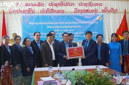 Đoàn đại biểu Liên đoàn Lao động Nghệ An thăm, làm việc tại nước bạn Lào