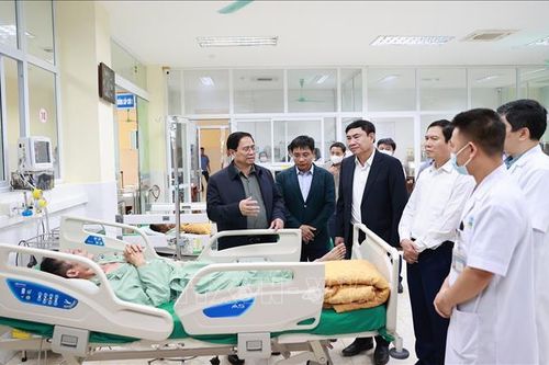 Thủ tướng Phạm Minh Chính thăm Bệnh viện Đa khoa tỉnh Điện Biên