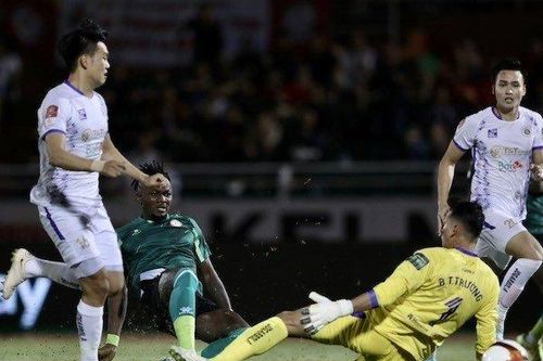 Được công nhận bàn việt vị, Hà Nội FC vượt ải TP.HCM