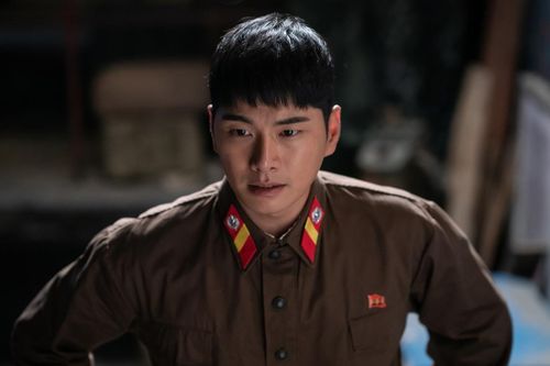 Nam thần Bỗng Dưng Trúng Số tái xuất trong phim hài Đầu Gấu Đụng Đầu Đất
