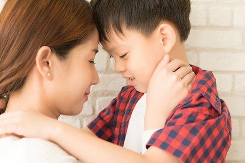 Choáng vì bố mẹ chồng muốn gửi gắm cháu trai cho vợ chồng tôi nuôi dưỡng