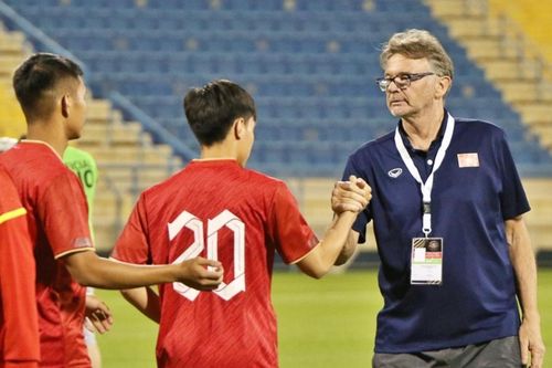U22 Việt Nam tái đấu với Trung Quốc sau SEA Games 32; MU đón Eriksen trở lại thi đấu