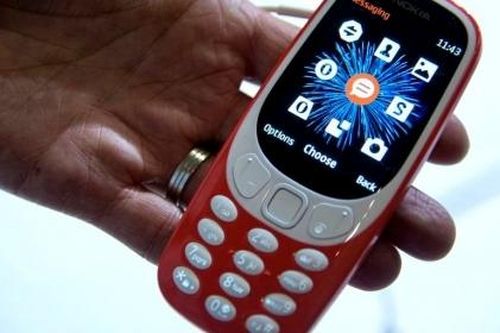 Điện thoại cục gạch thu hút thanh niên Mỹ