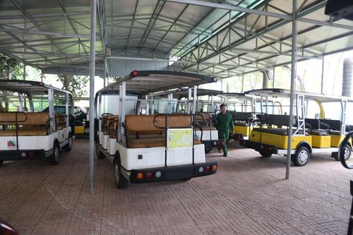 Hàng loạt xe điện trị giá nhiều tỷ đồng 'đắp chiếu' suốt 5 năm tại Khu di tích Ngã ba Đồng Lộc