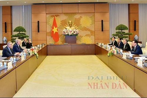Chủ tịch Quốc hội Vương Đình Huệ tiếp Đoàn Nghị sĩ Hoa Kỳ