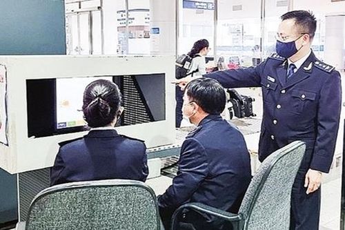 Số vụ vi phạm qua đường hàng không tăng 185,7%