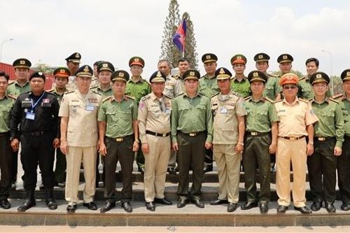 Công an TP Hồ Chí Minh chúc Tết cổ truyền Chol Chnam Thmay tại Vương quốc Campuchia
