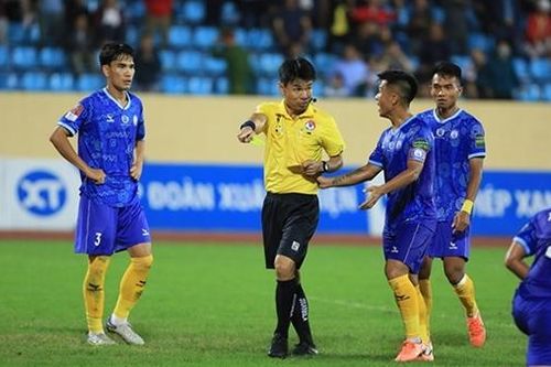 Tạo điều kiện hay dung túng?