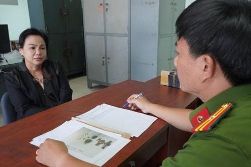Nhân viên dọn vệ sinh lấy cắp két sắt của giám đốc