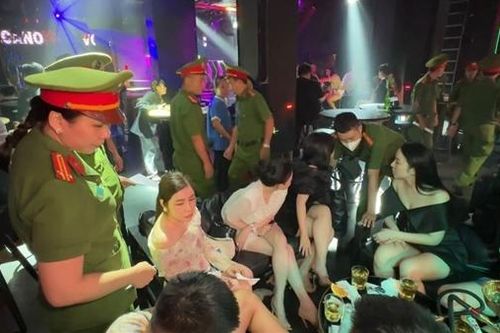 Bất ngờ kiểm tra 2 beer club 'phố Tây' Bùi Viện