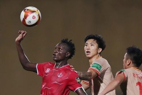 Công an Hà Nội 'đánh rơi' chiến thắng trên sân nhà