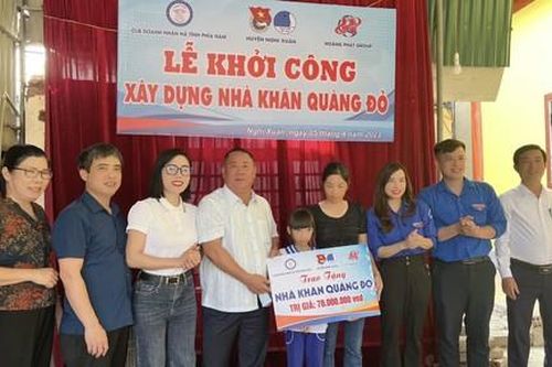 CLB Doanh nhân Hà Tĩnh phía Nam tặng 2 nhà tình thương cho người nghèo