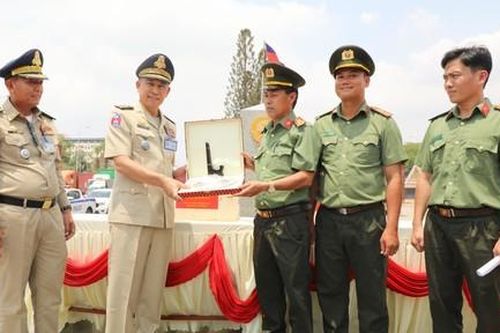Công an TPHCM chúc Tết cổ truyền Chol Chnam Thmay Công an Campuchia