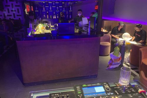 Nửa khuya lộ bí ẩn trong cơ sở kinh doanh DB LOUNGE & Cafe
