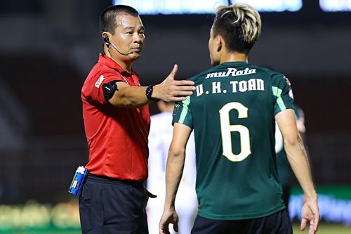 Trọng tài V.League tiếp tục bị chỉ trích